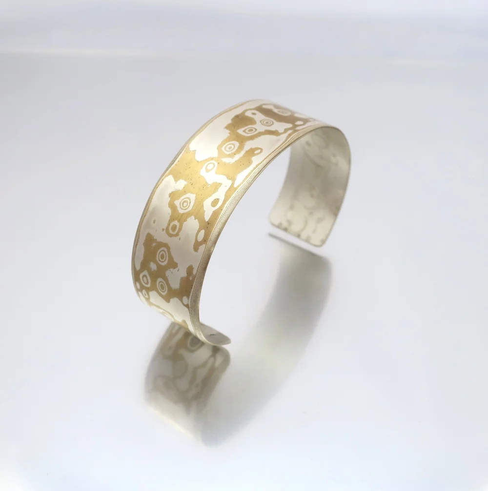 日本伝統工芸杢目金ジュエリー。江戸時代に侍が杢目金の鍔（つば